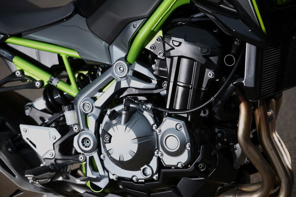 Kawasaki Z900 engine