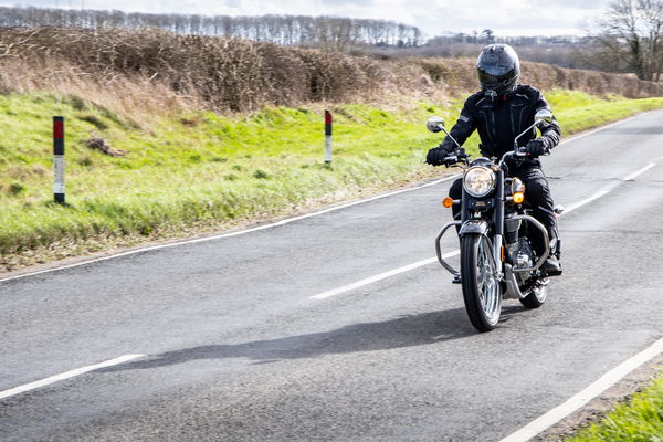 Royal Enfield Bullet 350 - riding