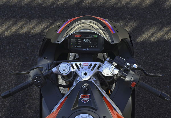 Aprilia RS457 - cockpit