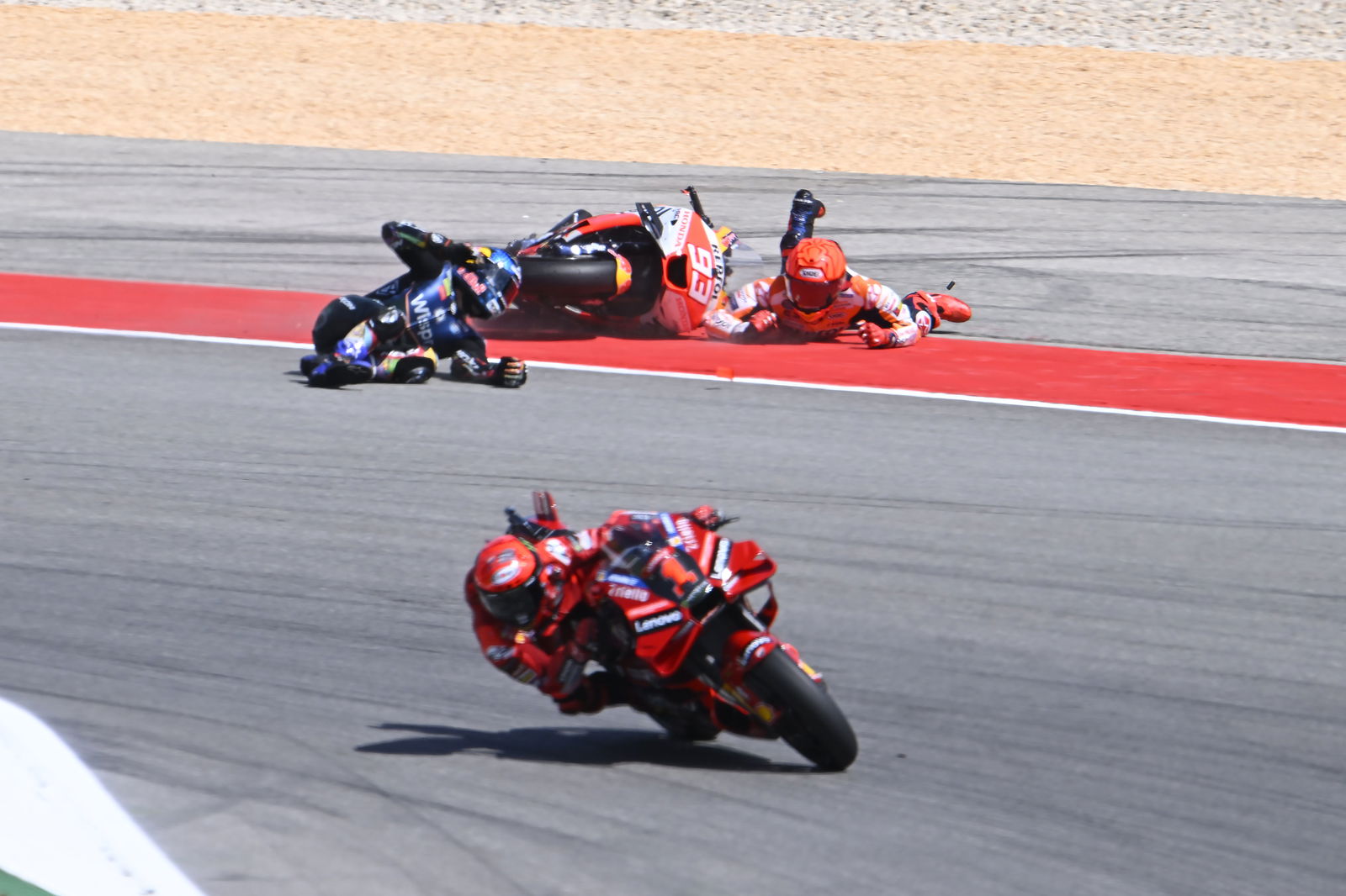 Francesco Bagnaia leads 2023 MotoGP Portuguese Grand Prix, as Marc Marquez and Miguel Oliveira crash behind. - Gold and Goose