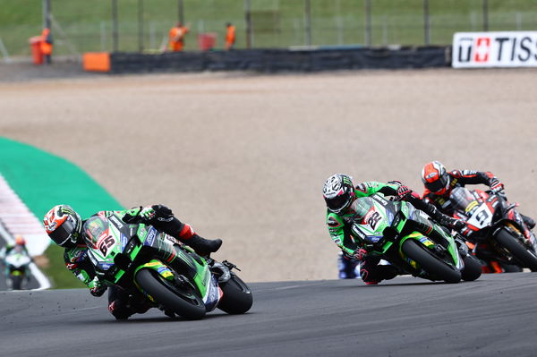 Jonathan Rea leads Alex Lowes, Danilo Petrucci, 2023 Donington WorldSBK. - Gold and Goose