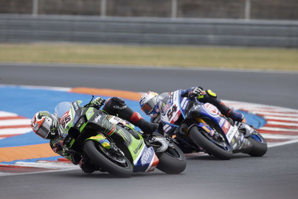 Jonathan Rea leads Toprak Razgatlioglu, 2023 Czech WorldSBK. - Gold and Goose