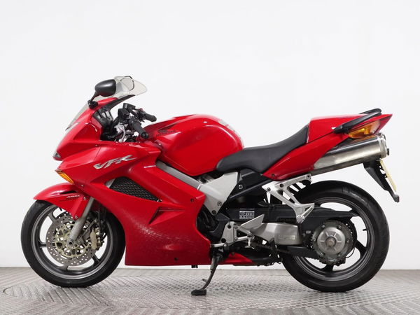 You know you want to buy this £3,600 Honda VFR800F and take it on a tour