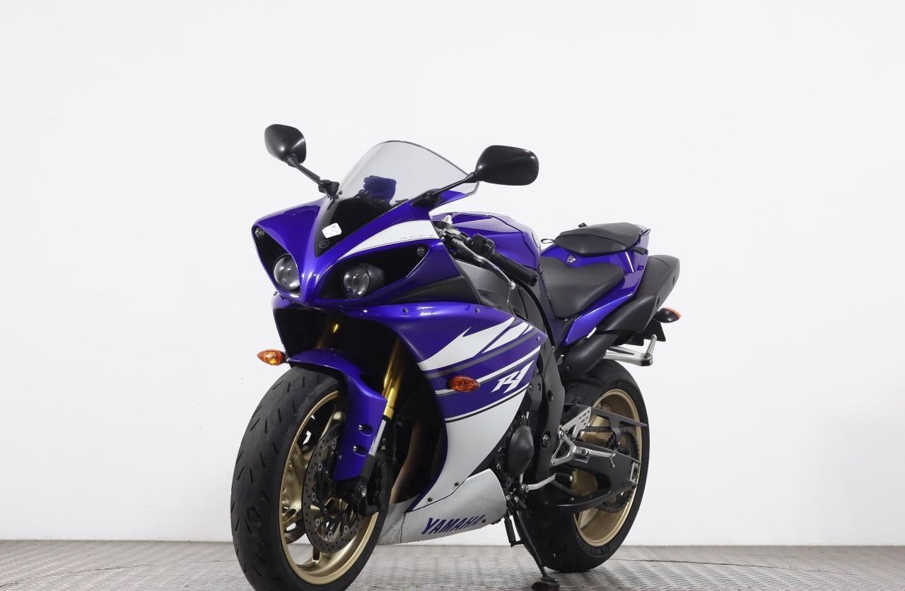 2012 Yamaha R1 - front