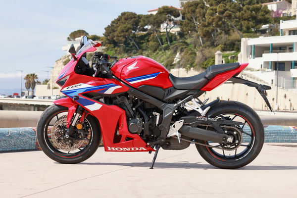 Honda CBR650R - side