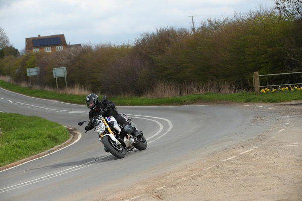 How to pass a horse safely when riding a motorcycle