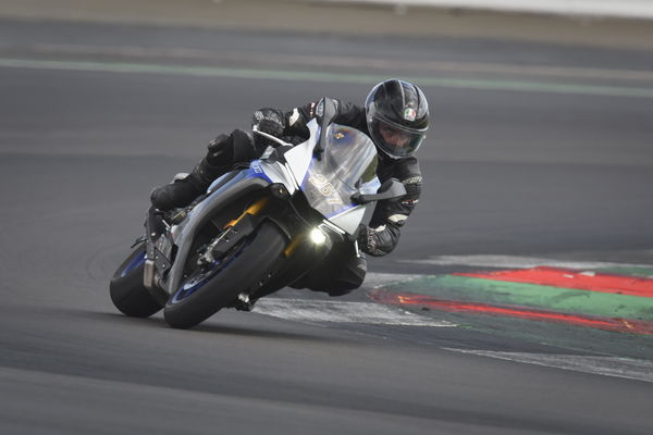 Yamaha YZF-R1M (2019) Review