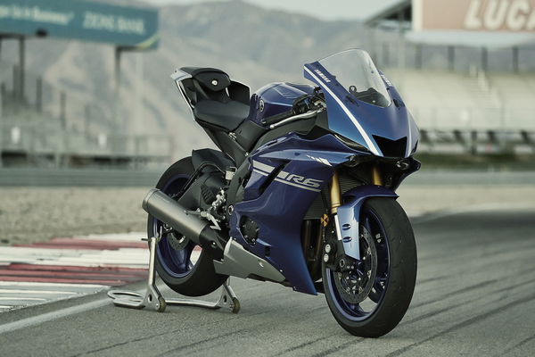 New Yamaha R6 revealed