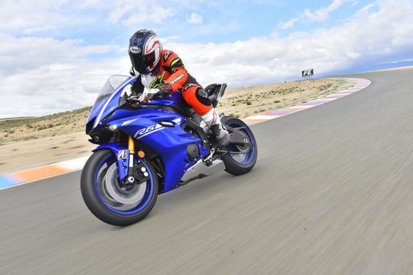 First ride: 2017 Yamaha YZF-R6 review