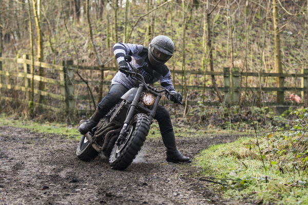 Custom kit turns XSR700 into scrambler or café racer