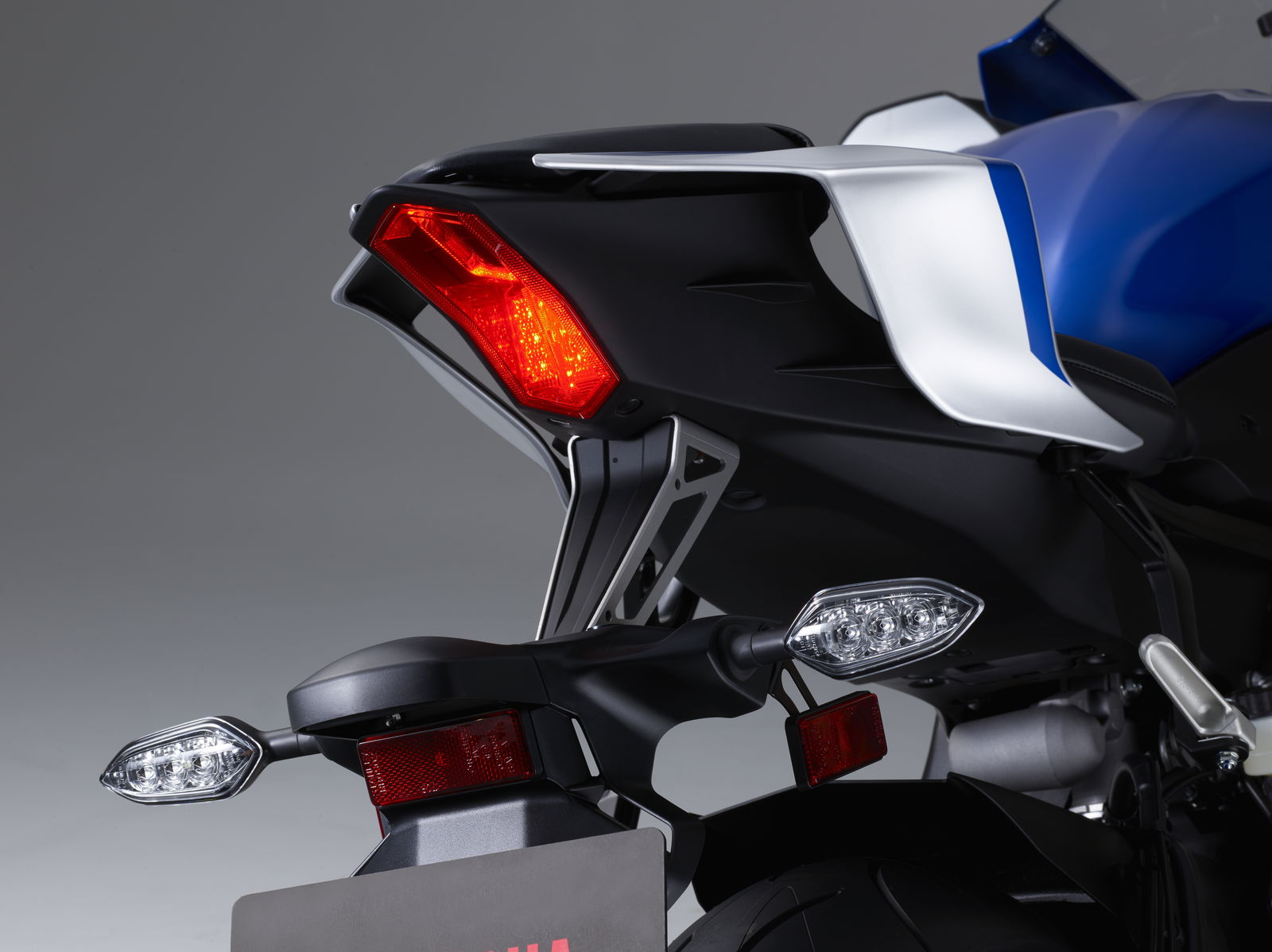 New Yamaha R6 revealed
