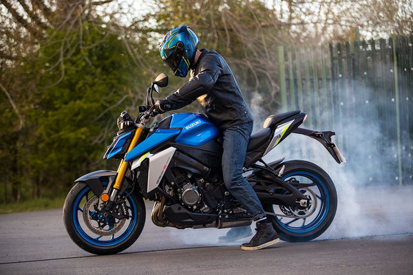 Suzuki GSX-S1000 burnout