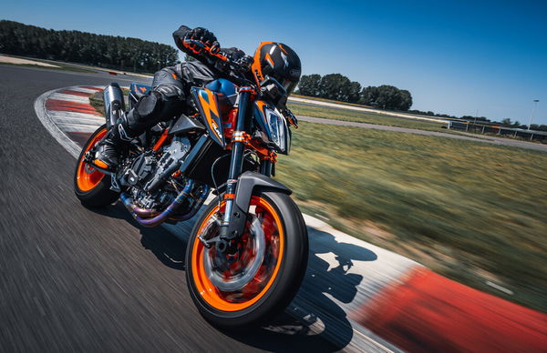 2022 KTM 890 Duke R.jpg