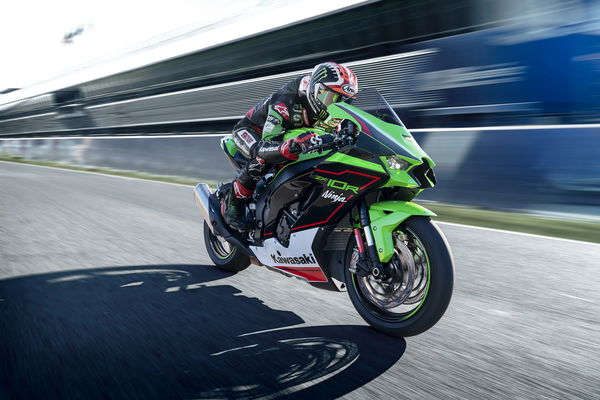 Kawasaki Ninja ZX-10R 2022 green