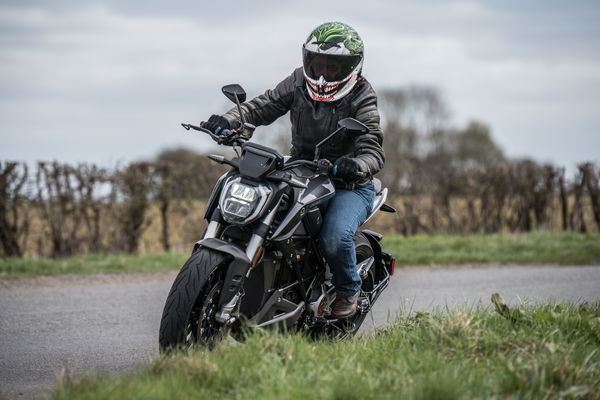 Ruroc ATLAS 4.0 riding Zero Motorcycles SR/F