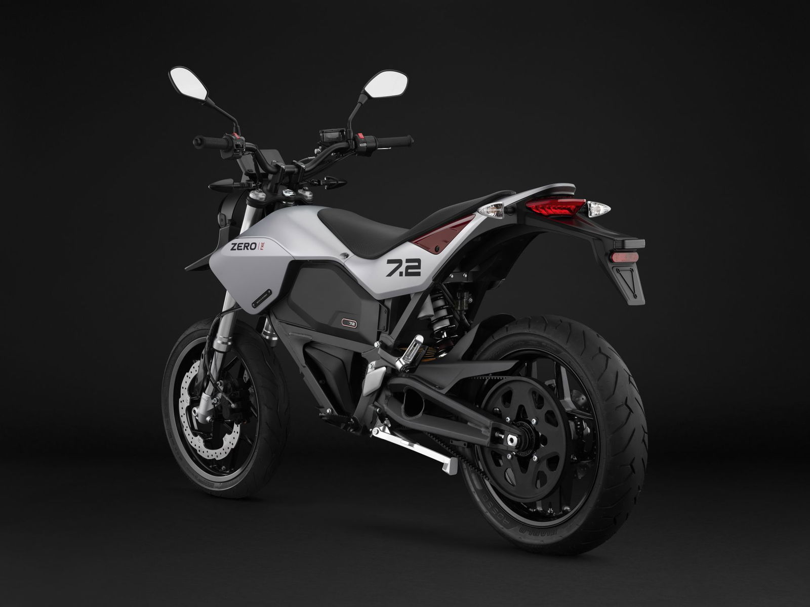 2022_Zero_FXE_SILVER_Rear_3-4