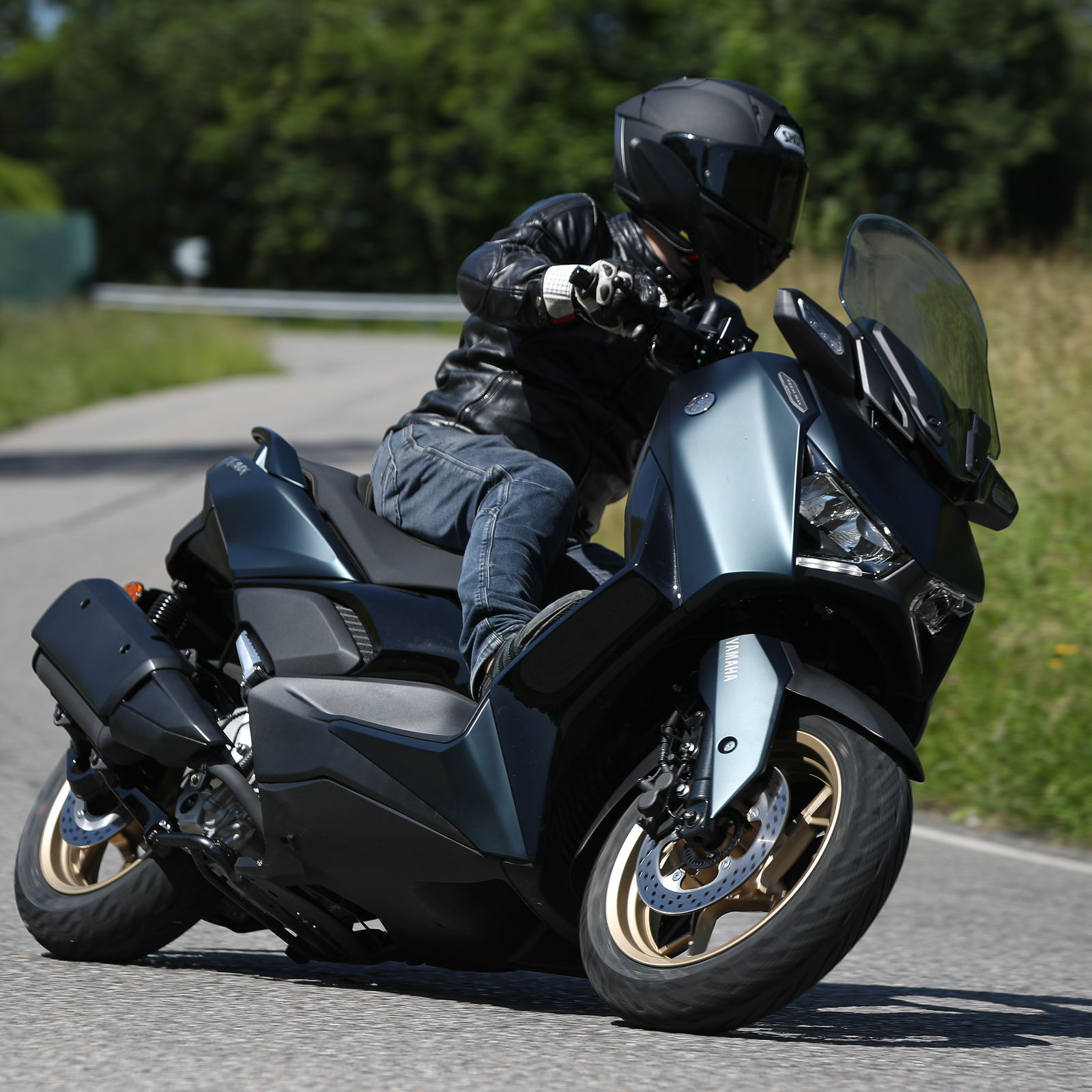 Yamaha XMAX 300 Tech MAX review - Milan rush-hour on new sport