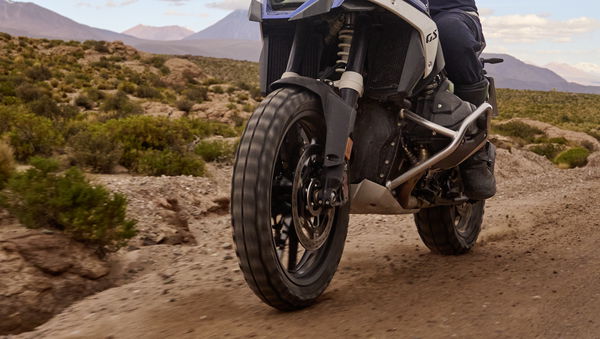 BMW R1300 GS - front suspension detail