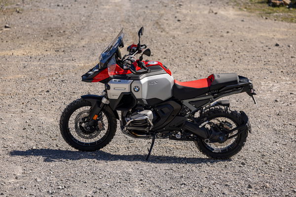 BMW R1300 GS Adventure - side