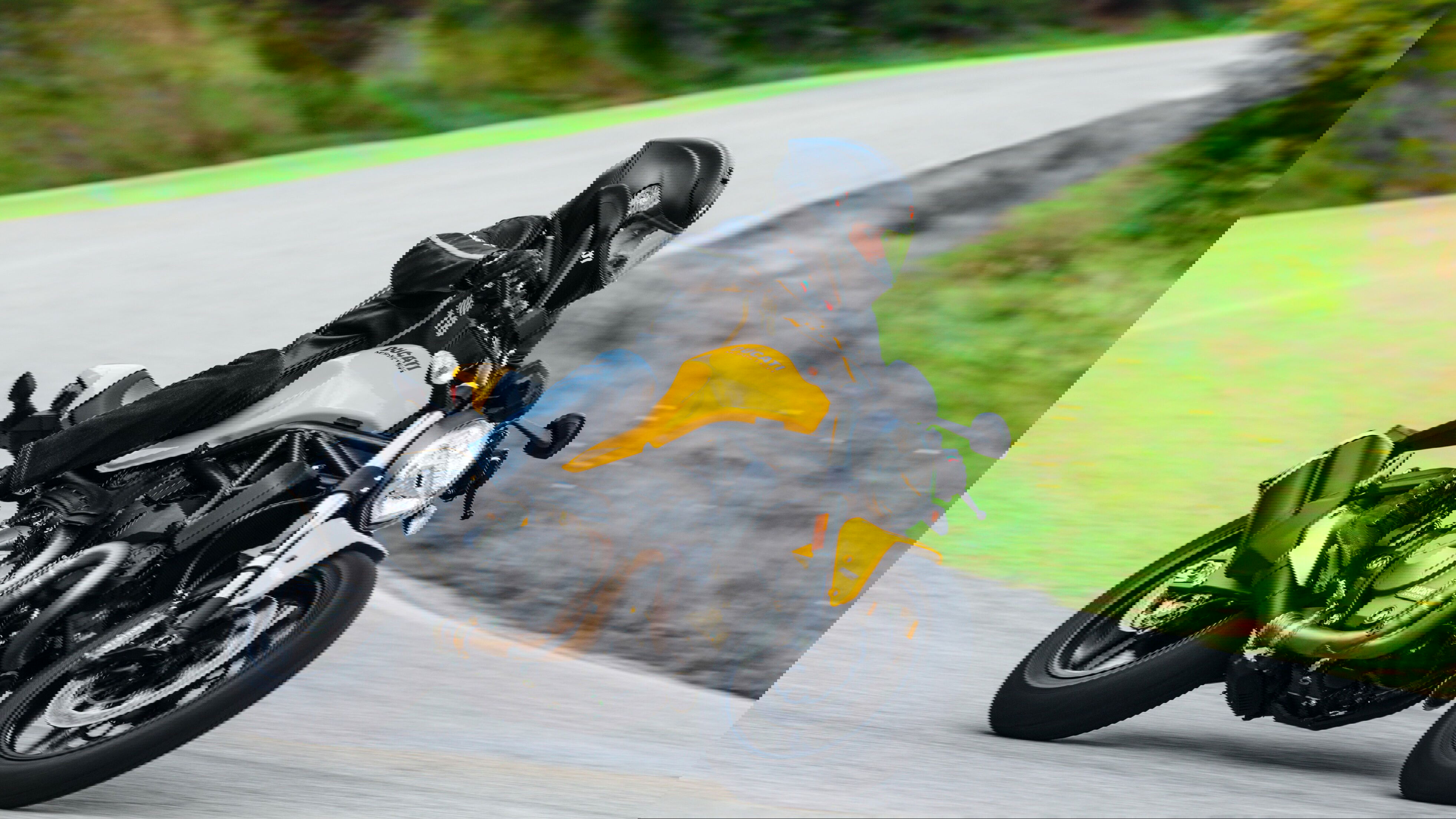 Ducati Monster 821 - riding