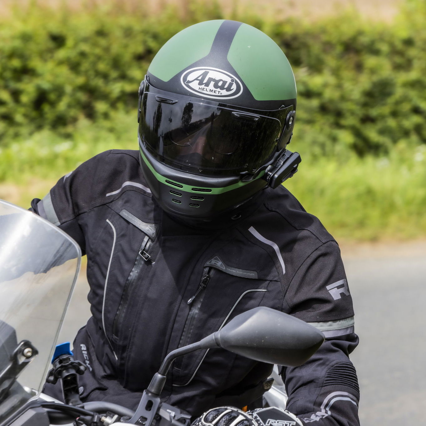 Cardo Packtalk Pro on Arai helmet