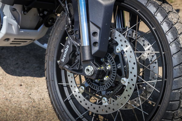 Moto Guzzi Stelvio - front brakes