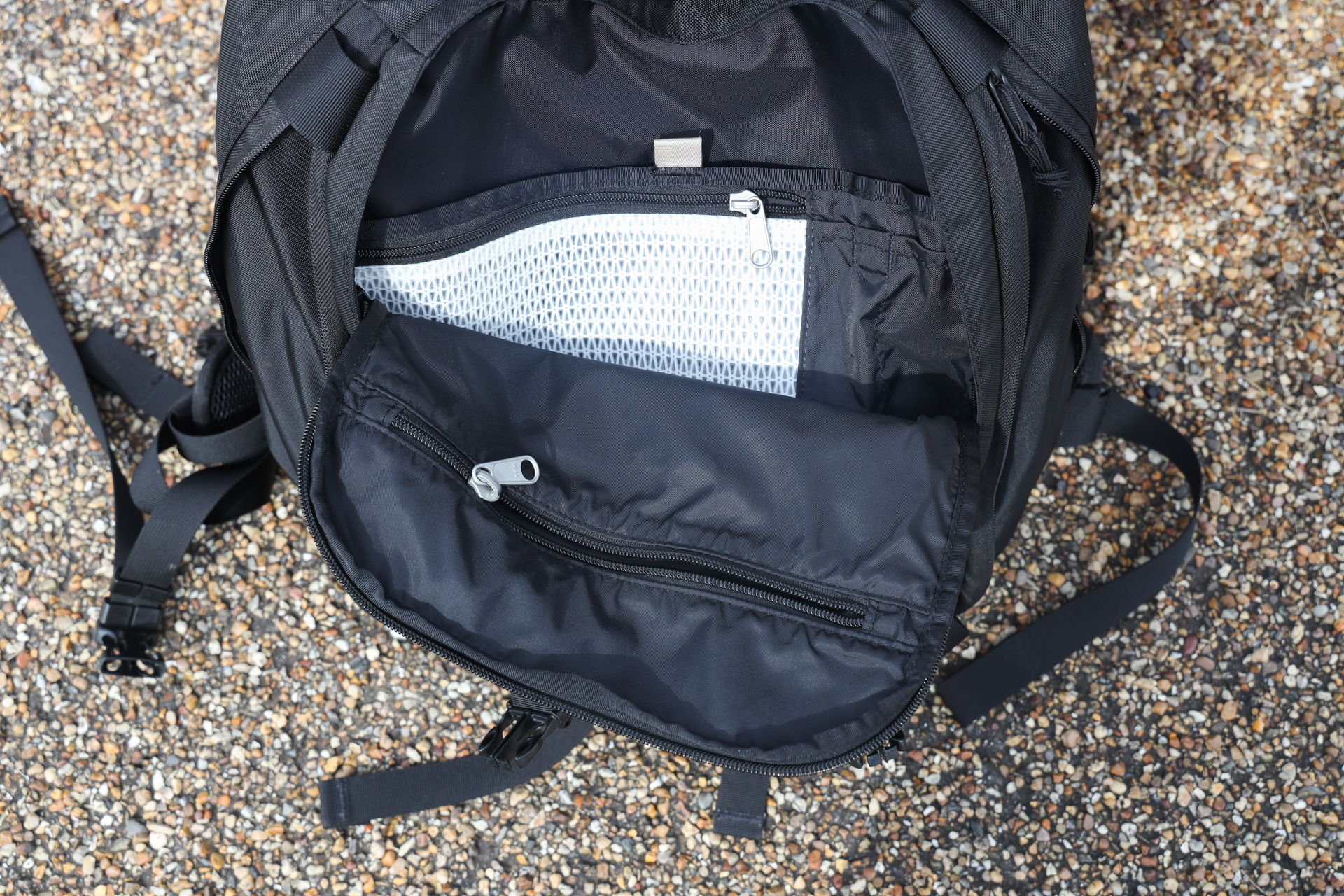 Kriega Max28 front compartment