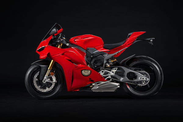 2025 Ducati Panigale V4 S - side