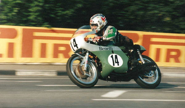 Glen English Racing a Benelli