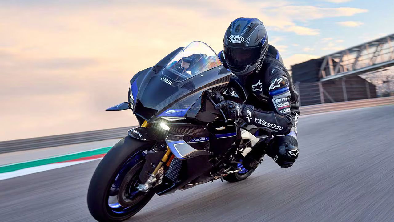 The US-spec 2025 R1M road bike