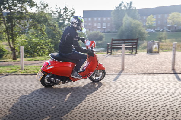 Vespa 125 Primavera - riding