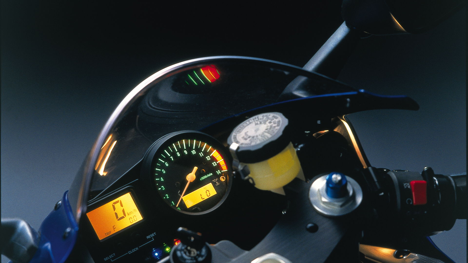 1998 Yamaha R1 cockpit