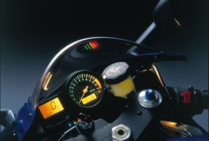 1998 Yamaha R1 cockpit