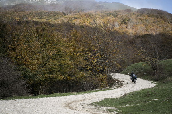 Despite its size the V4 S feels light-footed on gravel trails