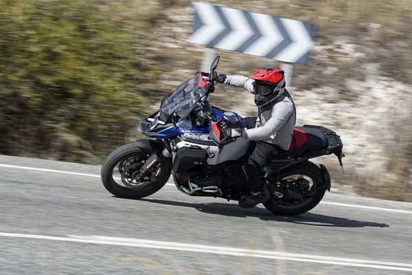 BMW R1300 GS Adventure - riding