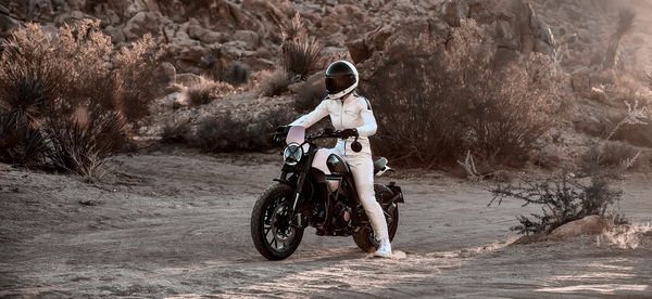 Ducati Scrambler Rizoma Edition riding