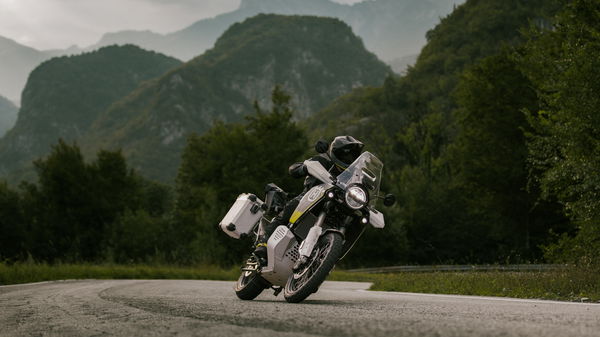 Husqvarna Nordon 901 Expedition riding