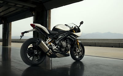 Triumph Speed Triple 1200 RR - rear