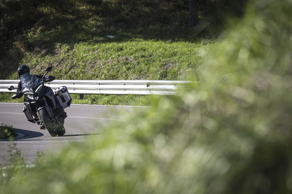 the collision warning system only alerts the rider, the brakes are not applied by the bike