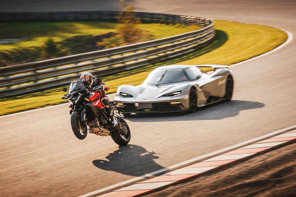 2025 KTM 1390 SUPER DUKE GT on track