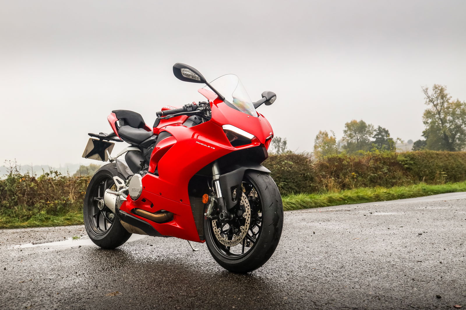 Ducati Panigale V2 - front 