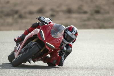 2025 Ducati Panigale V2 S - riding