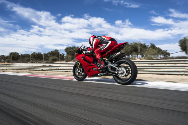 2025 Ducati Panigale V2 S - riding