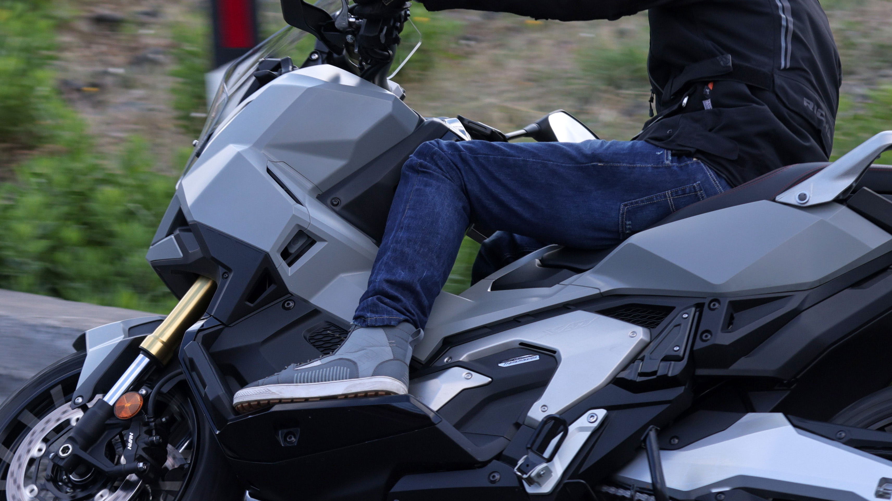 Vanucci VUT-7 jeans on rider