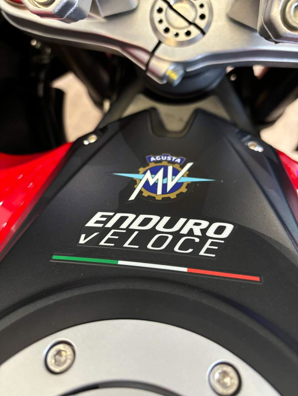 MV Agusta Enduro Veloce tank