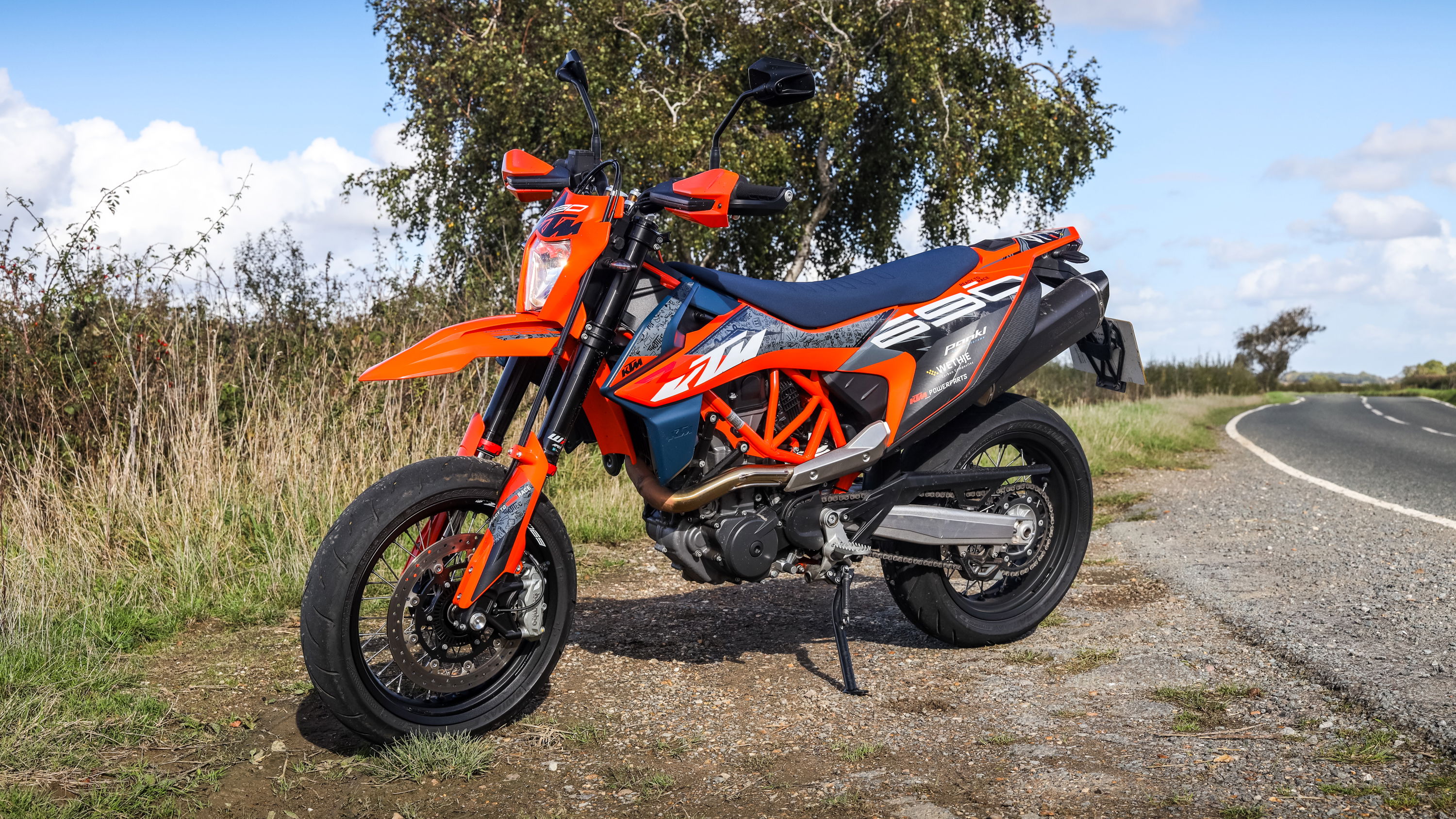 KTM 690 SMC R - front
