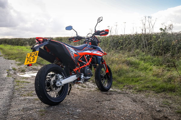 KTM 690 SMC R - rear