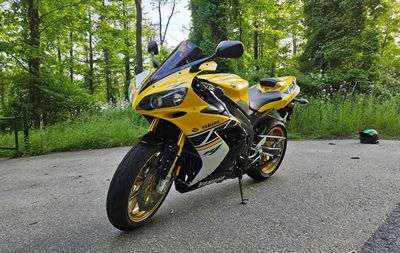 A 2006 Yamaha R1 LE