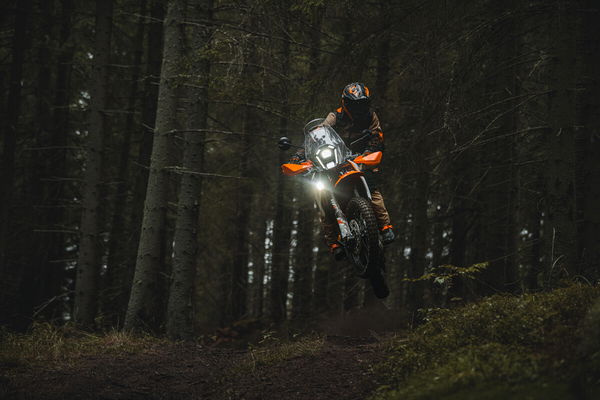 390 Adventure R flying through the air