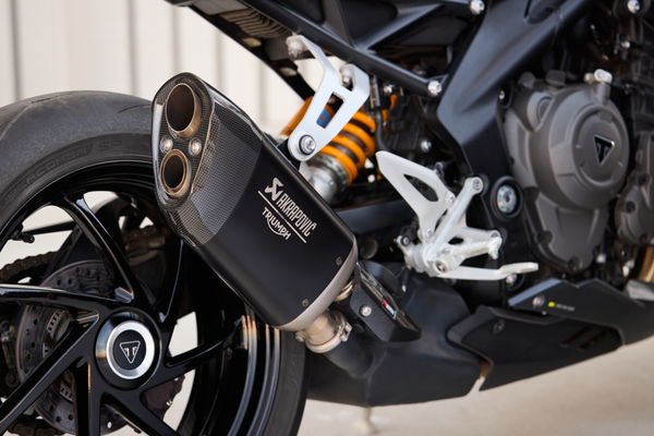 The optional Akrapovic exhaust of the bike